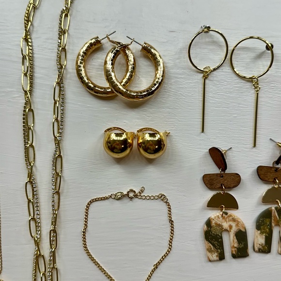 Jewelry bundle - Picture 3 of 8